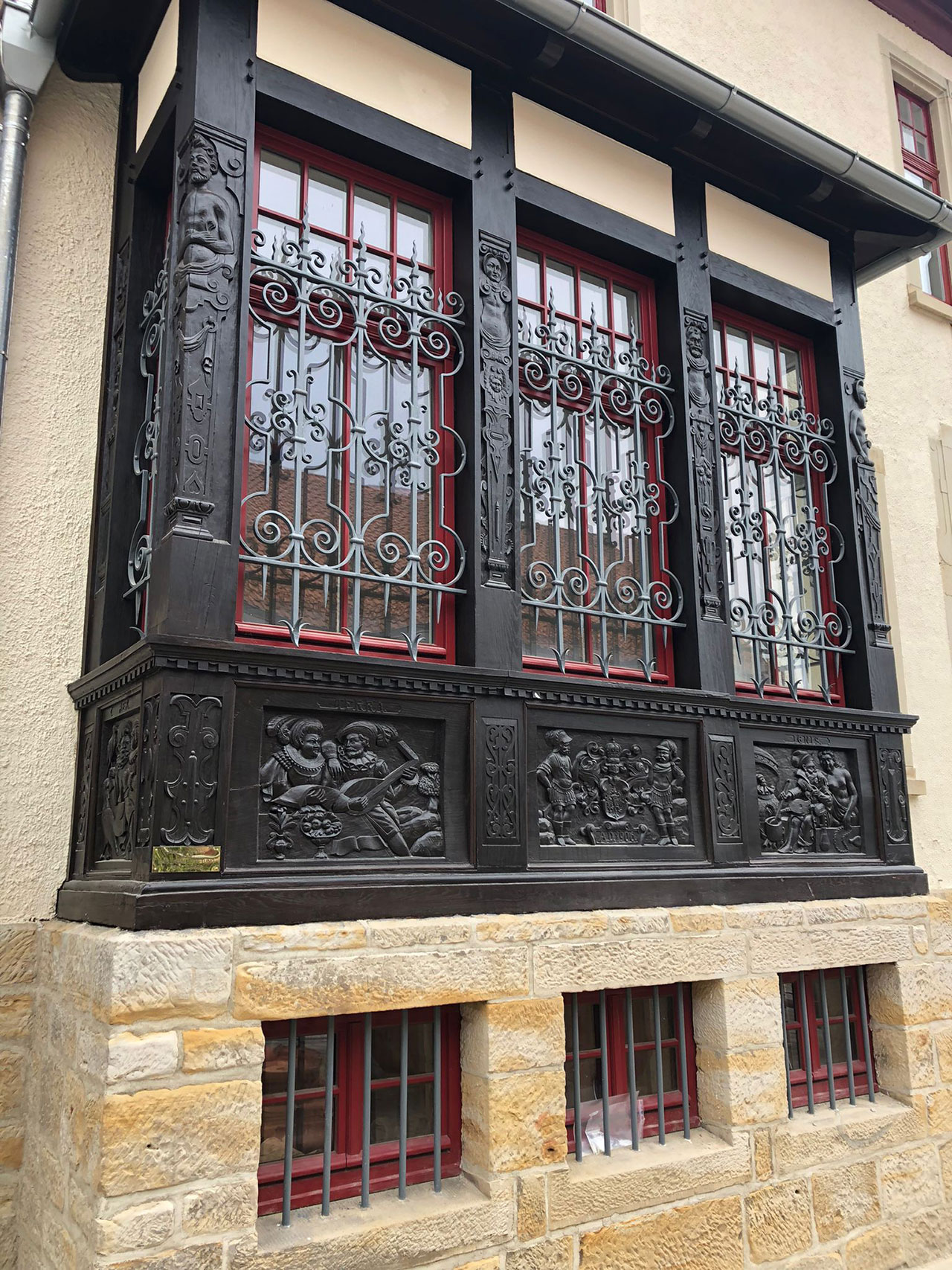 Restaurierter Erker des Haus 1 der Domäne Marienburg